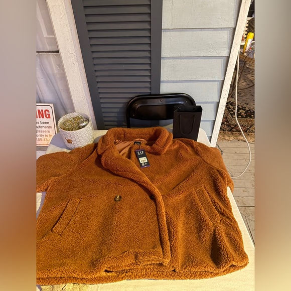NWT XXL Sherpa peacoat
NWT ultra-soft, oh-so-plush Gap Ladies Sherpa Jacket. - Picture 6 of 12